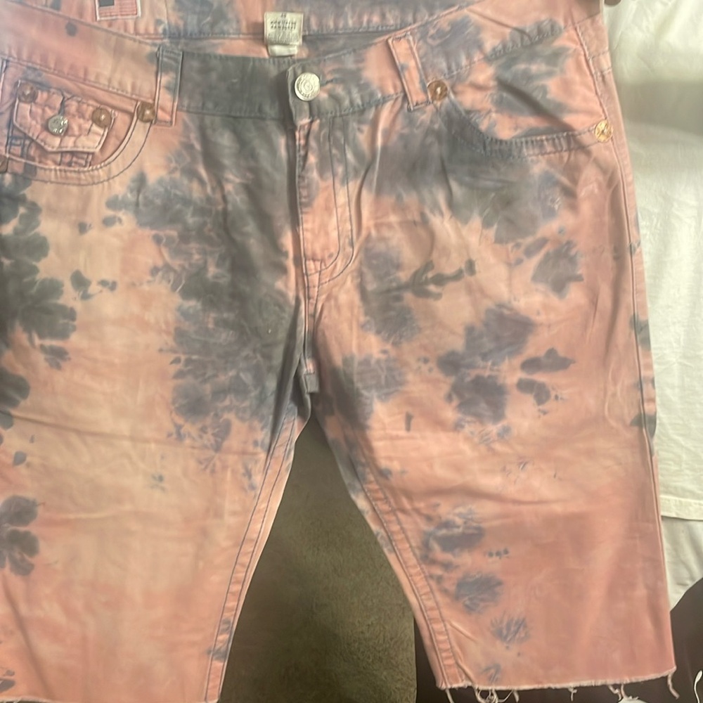 True religion eye catching shorts
